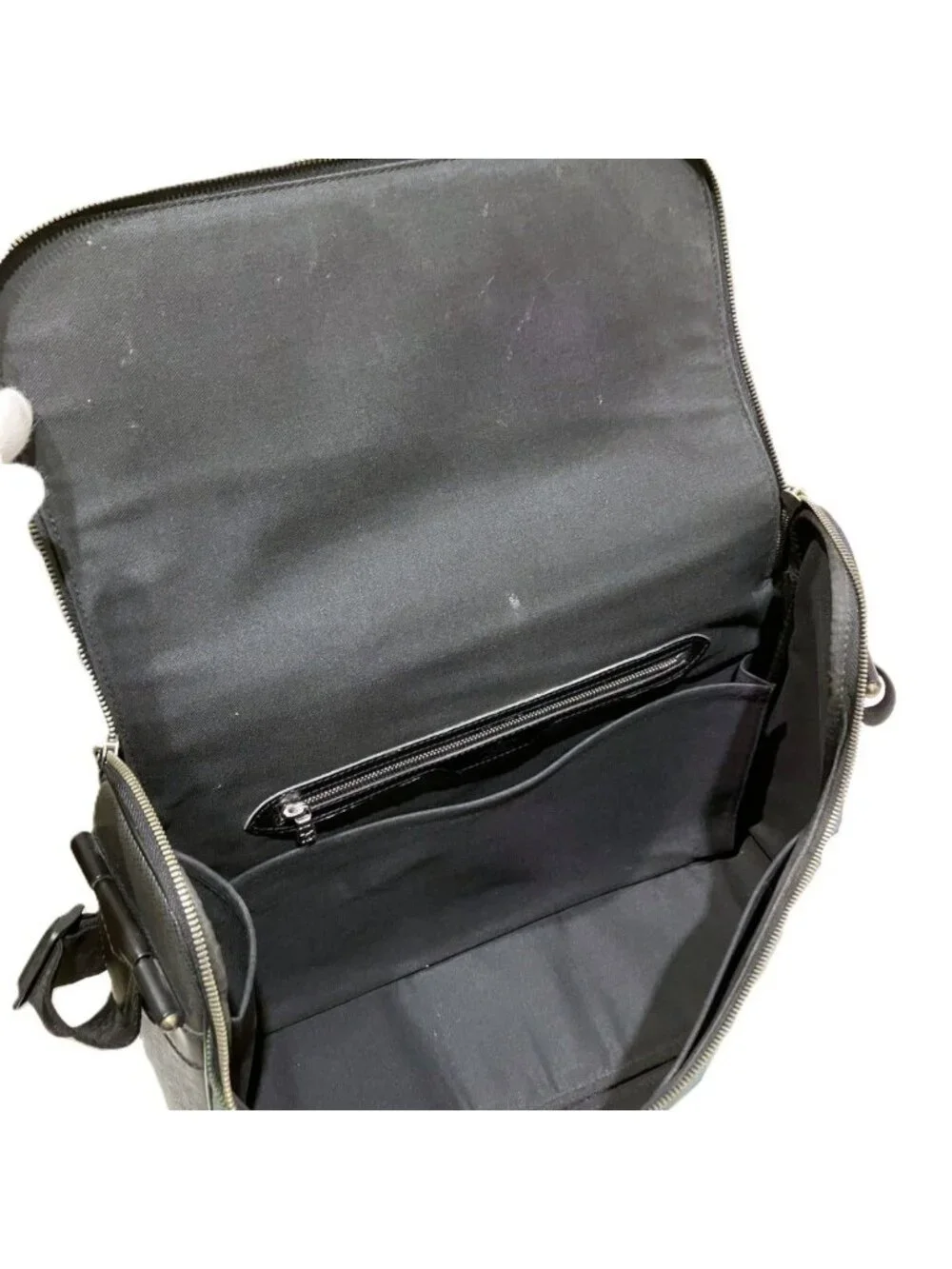Louis Vuitton Taiga Shoulder Bag Leather